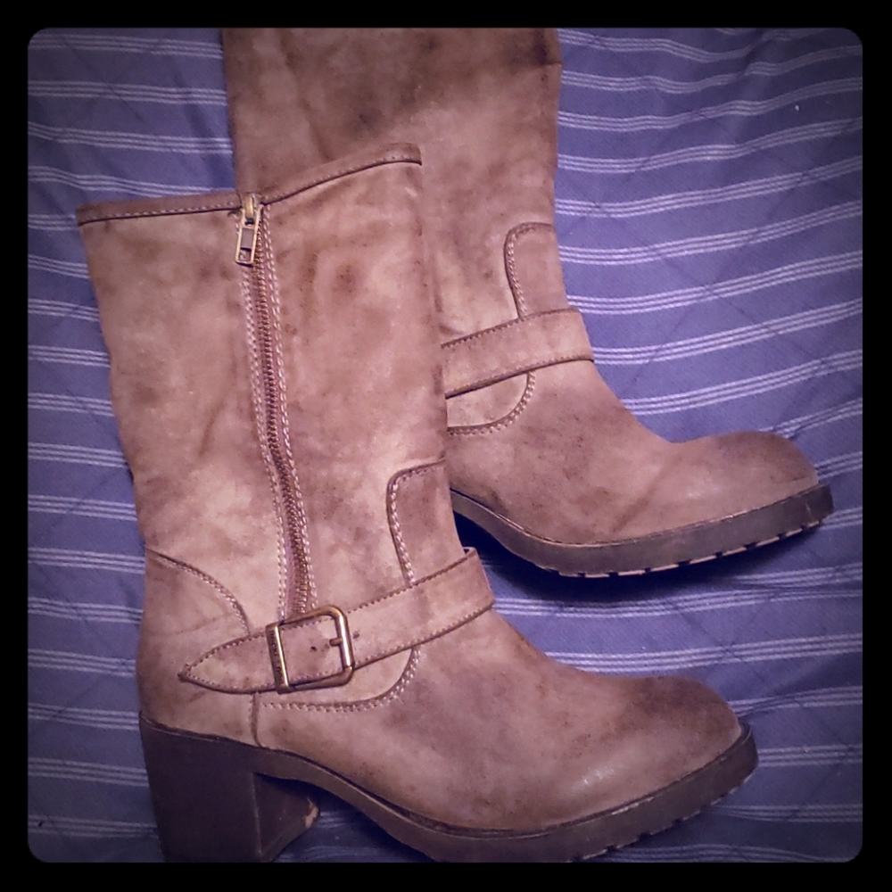 Suede mid-boot